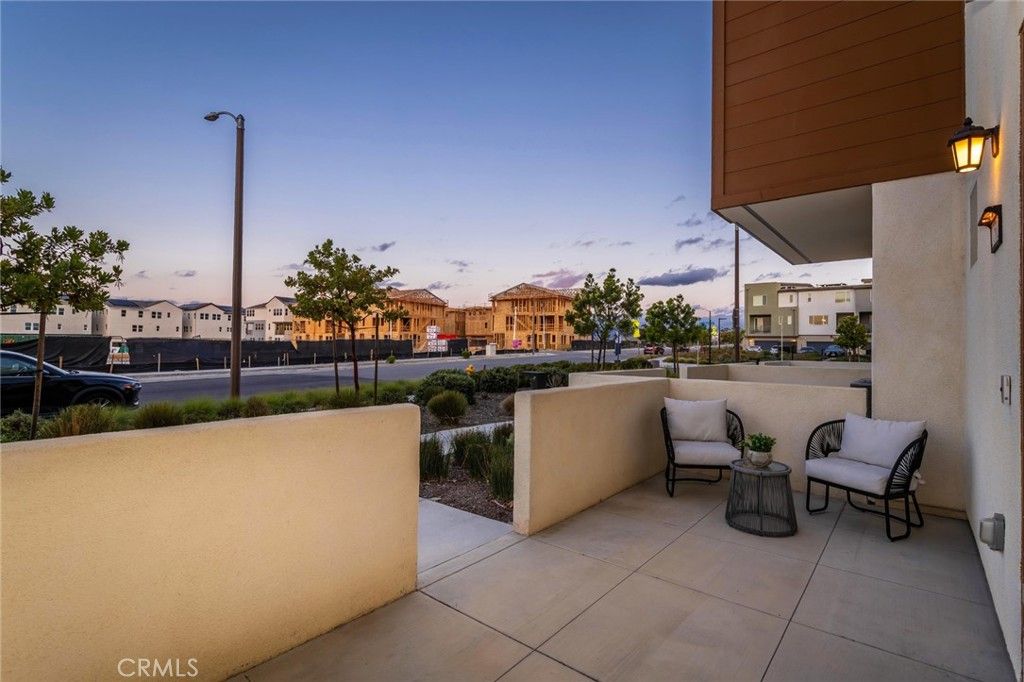 Image 41 of property listing at 27562 Sparrow Court, Valencia, CA 91381