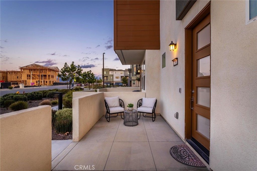 Image 42 of property listing at 27562 Sparrow Court, Valencia, CA 91381