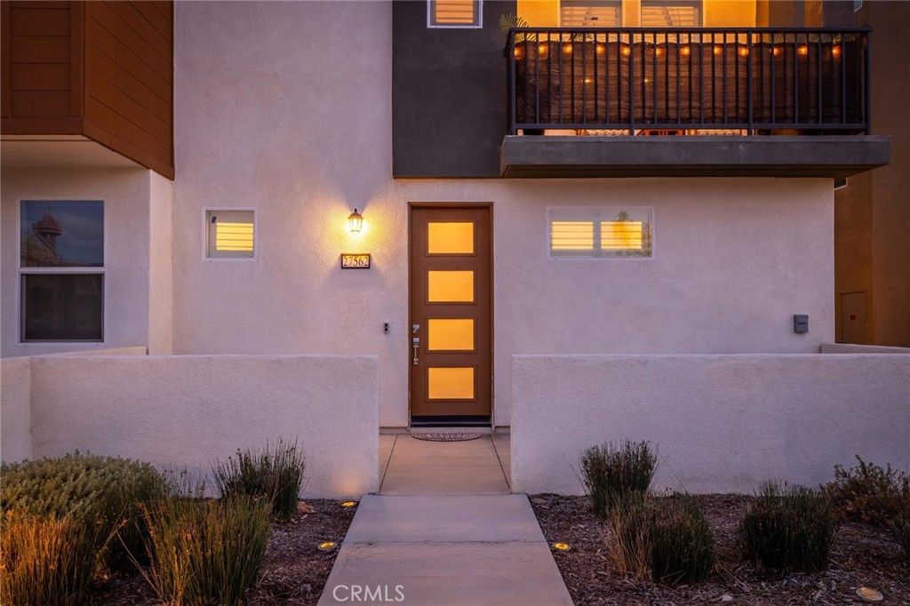 Image 49 of property listing at 27562 Sparrow Court, Valencia, CA 91381