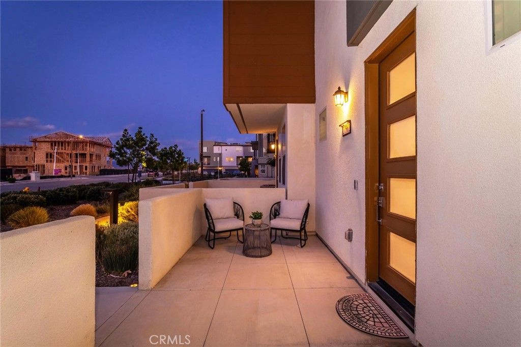 Image 51 of property listing at 27562 Sparrow Court, Valencia, CA 91381