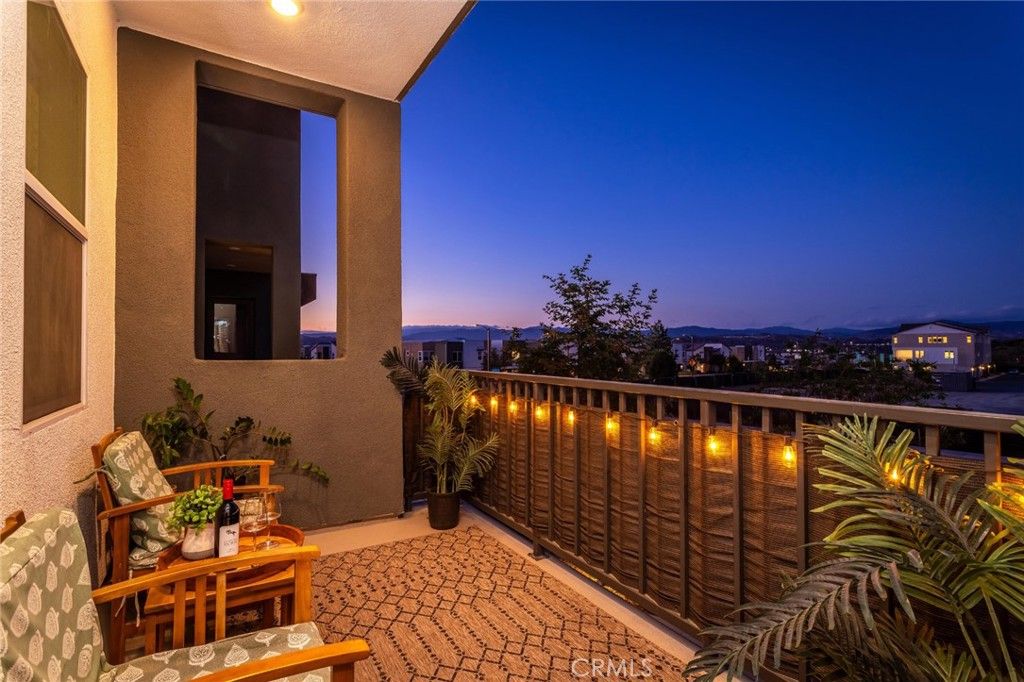 Image 52 of property listing at 27562 Sparrow Court, Valencia, CA 91381