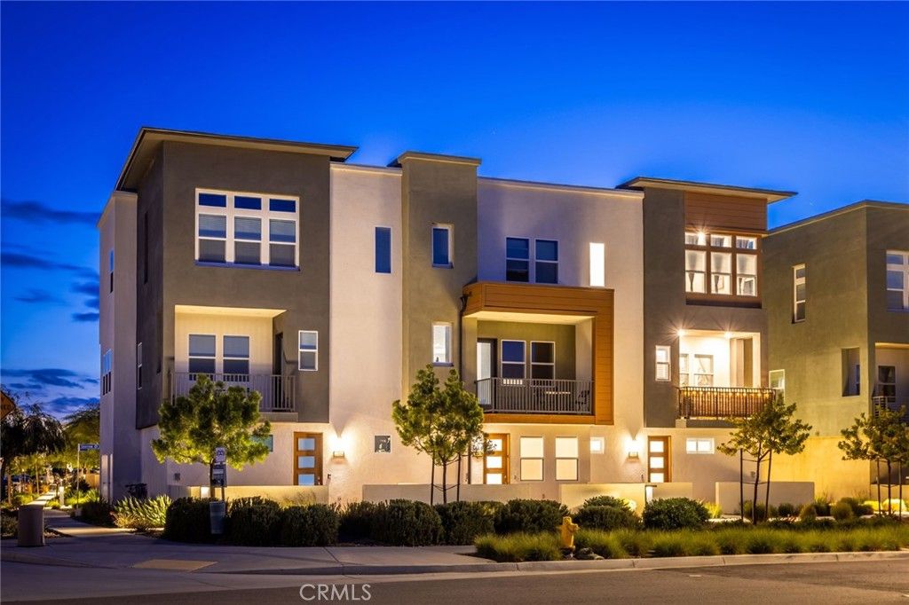 Image 54 of property listing at 27562 Sparrow Court, Valencia, CA 91381