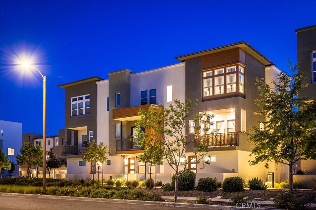 Image 56 of property listing at 27562 Sparrow Court, Valencia, CA 91381
