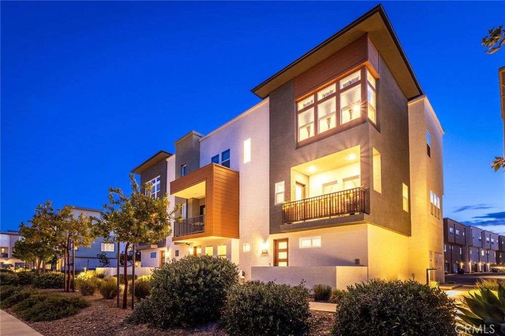 Image 57 of property listing at 27562 Sparrow Court, Valencia, CA 91381