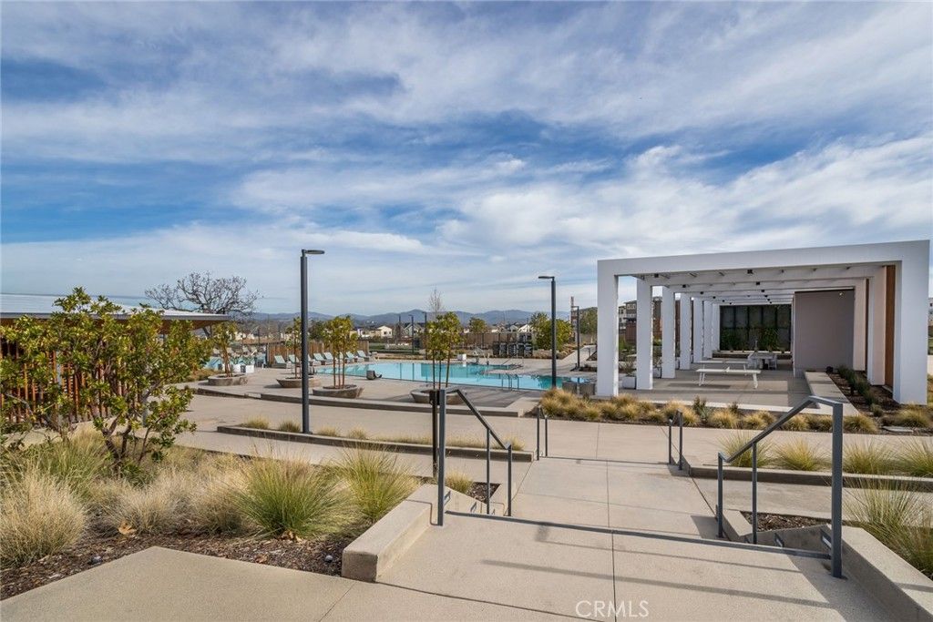 Image 60 of property listing at 27562 Sparrow Court, Valencia, CA 91381