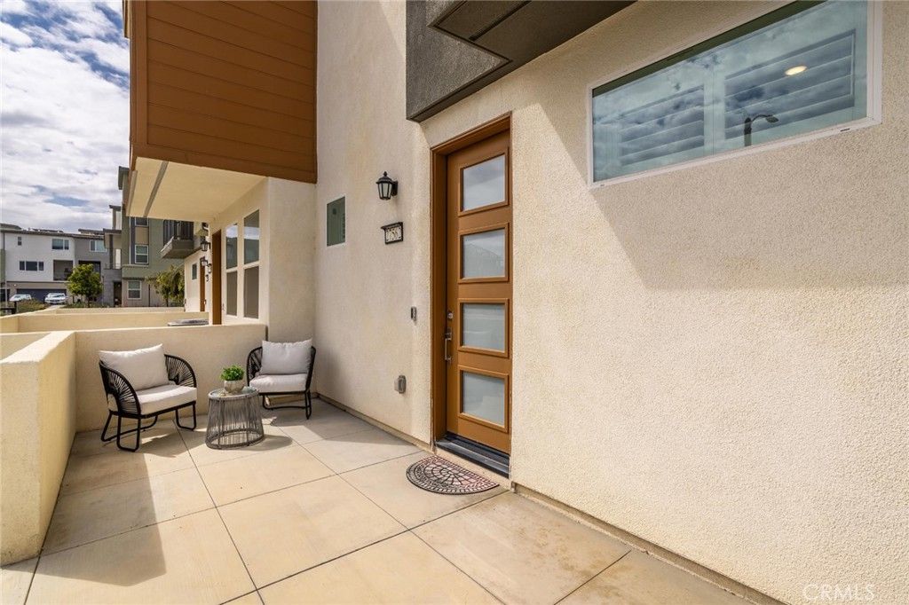 Image 7 of property listing at 27562 Sparrow Court, Valencia, CA 91381
