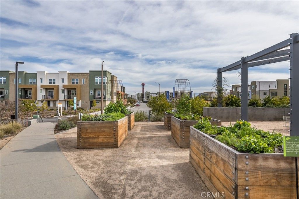 Image 70 of property listing at 27562 Sparrow Court, Valencia, CA 91381
