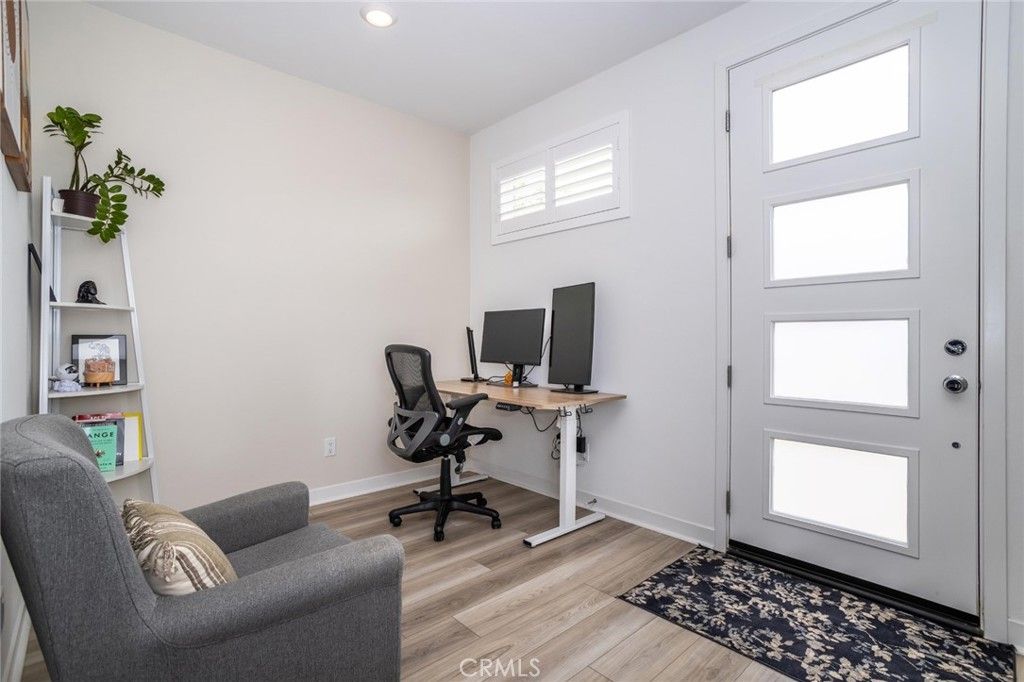 Image 9 of property listing at 27562 Sparrow Court, Valencia, CA 91381