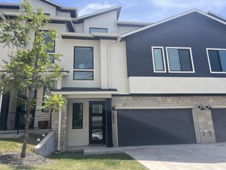 2050 Lohmans SPUR 1804, Lakeway, TX 78734