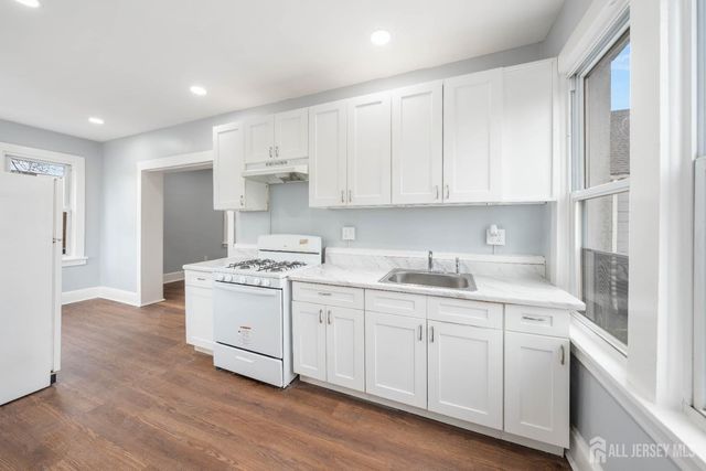86 S fulton Street S, Woodbridge Proper, NJ 07095