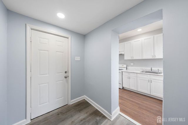 86 S fulton Street S, Woodbridge Proper, NJ 07095
