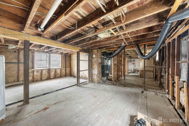 86 S fulton Street S, Woodbridge Proper, NJ 07095
