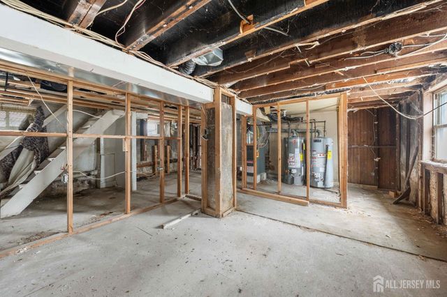 86 S fulton Street S, Woodbridge Proper, NJ 07095