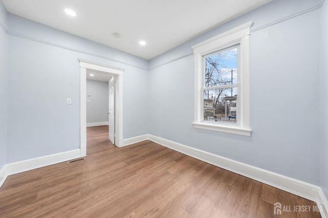 86 S fulton Street S, Woodbridge Proper, NJ 07095