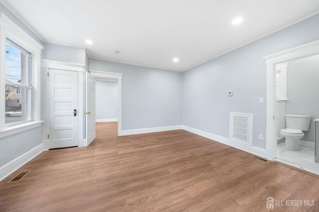 86 S fulton Street S, Woodbridge Proper, NJ 07095