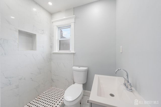 86 S fulton Street S, Woodbridge Proper, NJ 07095
