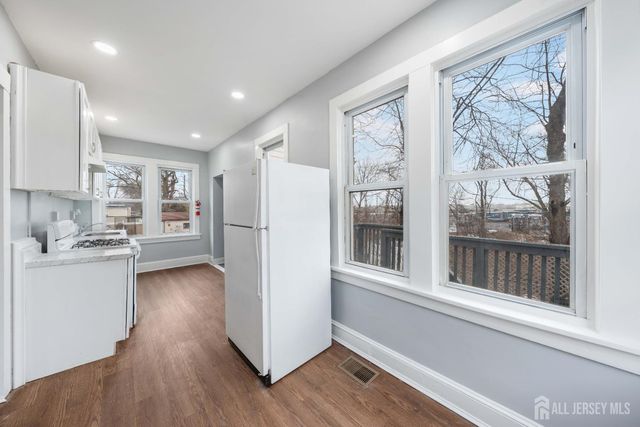 86 S fulton Street S, Woodbridge Proper, NJ 07095