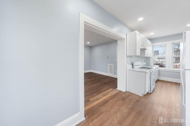 86 S fulton Street S, Woodbridge Proper, NJ 07095