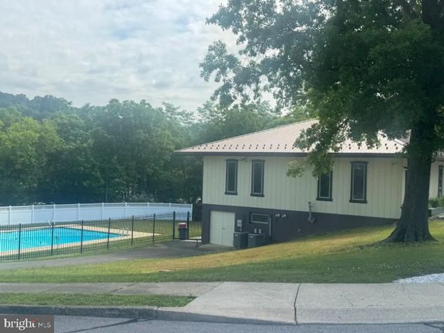 32 KESTREL ST, Kutztown, PA 19530