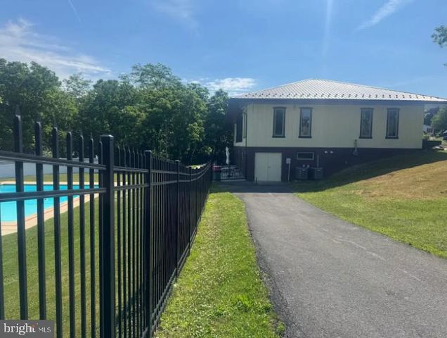 32 KESTREL ST, Kutztown, PA 19530