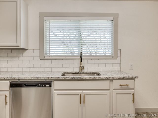 1300 N McKinley Avenue, Sand Springs, OK 74063