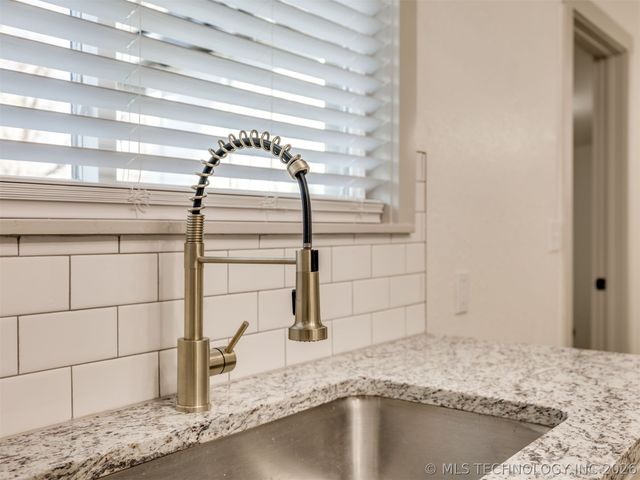 1300 N McKinley Avenue, Sand Springs, OK 74063