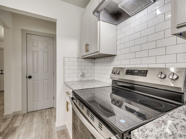 1300 N McKinley Avenue, Sand Springs, OK 74063