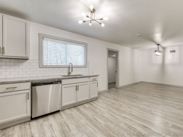 1300 N McKinley Avenue, Sand Springs, OK 74063