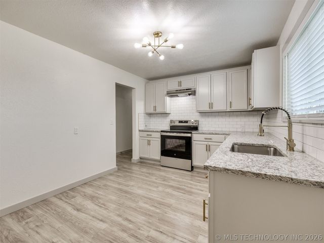 1300 N McKinley Avenue, Sand Springs, OK 74063