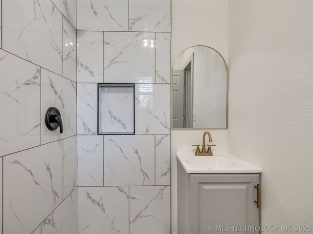 1300 N McKinley Avenue, Sand Springs, OK 74063