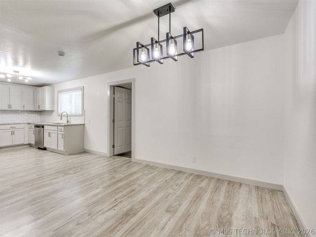 1300 N McKinley Avenue, Sand Springs, OK 74063