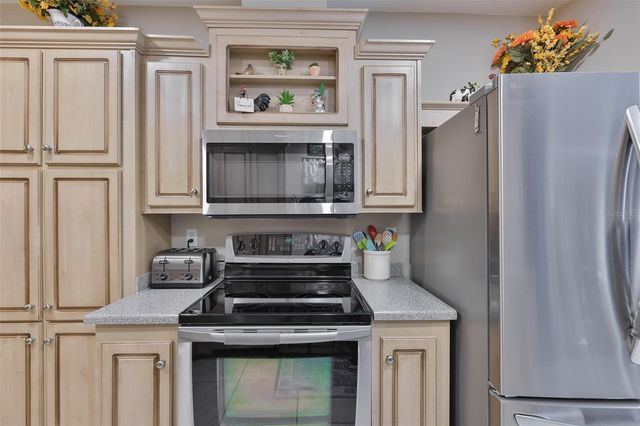 37041 NEUKOM AVENUE, Zephyrhills, FL 33541