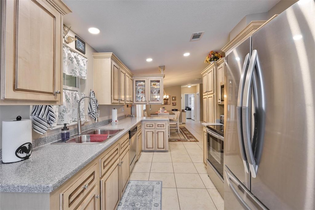 Image 3 of property listing at 37041 NEUKOM AVENUE, Zephyrhills, FL 33541