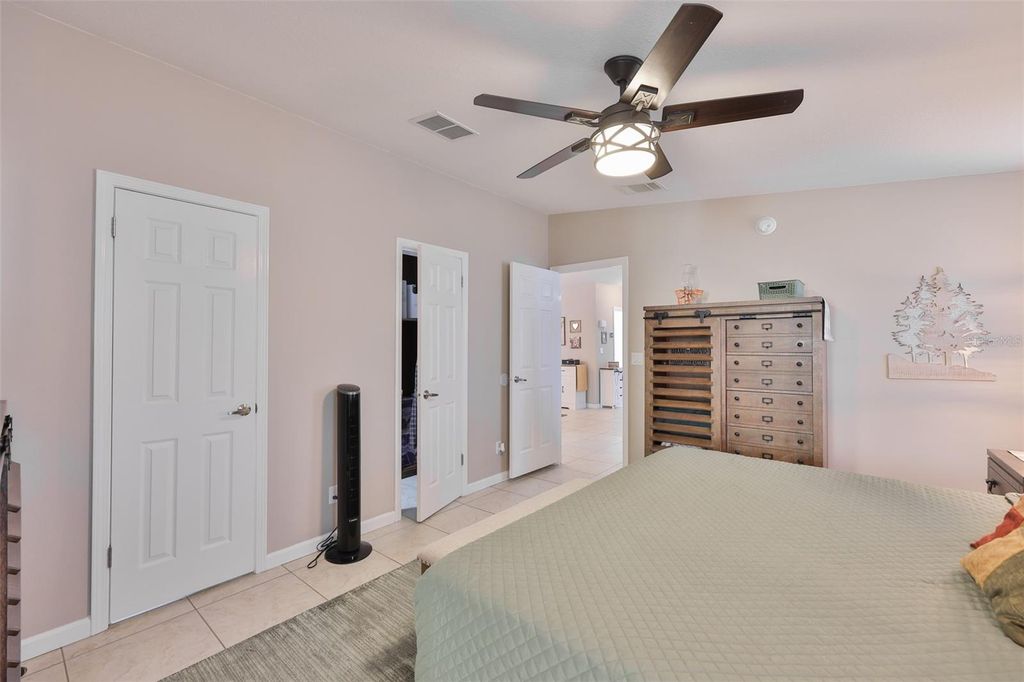 Image 21 of property listing at 37041 NEUKOM AVENUE, Zephyrhills, FL 33541