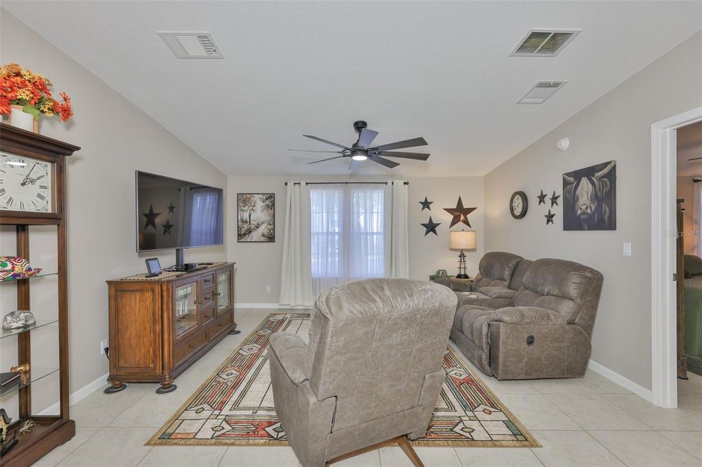 Image 10 of property listing at 37041 NEUKOM AVENUE, Zephyrhills, FL 33541