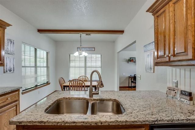9925 Fox Fair Hollow, Midwest City, OK 73130