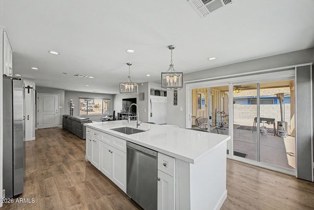 2357 W BETTY ELYSE Lane, Phoenix, AZ 85023