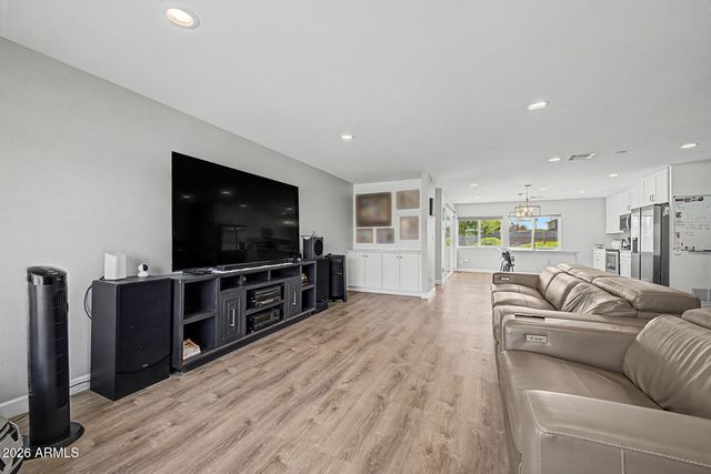 2357 W BETTY ELYSE Lane, Phoenix, AZ 85023