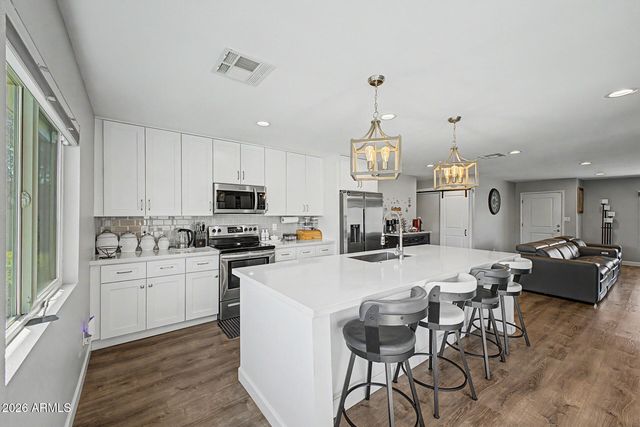 2357 W BETTY ELYSE Lane, Phoenix, AZ 85023