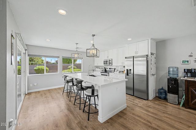 2357 W BETTY ELYSE Lane, Phoenix, AZ 85023