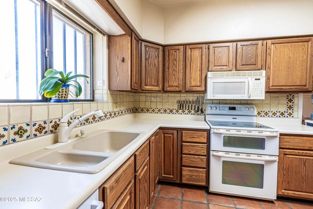 3352 N Riverbend Ci Circle N, Tucson, AZ 85750