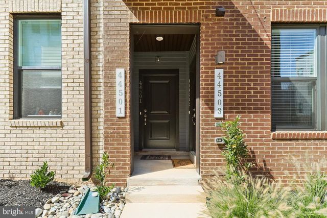 44501 WOLFHOUND SQ, Ashburn, VA 20147