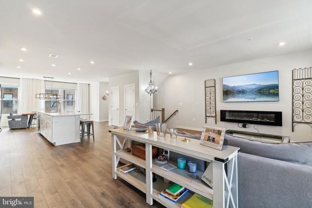 44501 WOLFHOUND SQ, Ashburn, VA 20147