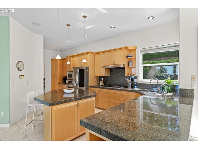 1616 Nw FOLEY Ct, Portland, OR 97229