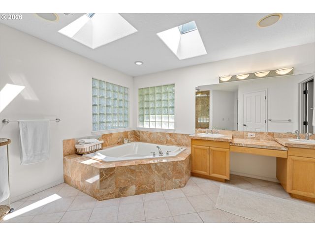 1616 Nw FOLEY Ct, Portland, OR 97229