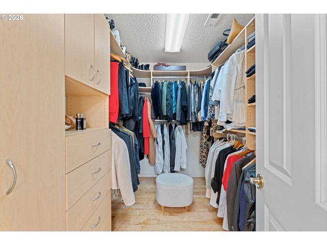 1616 Nw FOLEY Ct, Portland, OR 97229