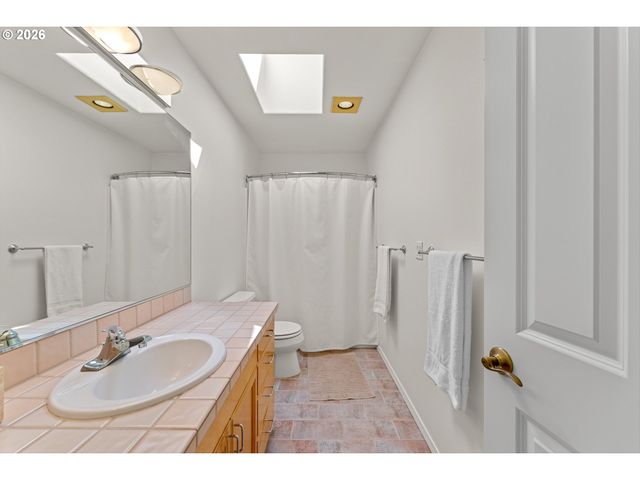 1616 Nw FOLEY Ct, Portland, OR 97229