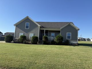 1020 Petal Ln, Ashland City, TN 37015