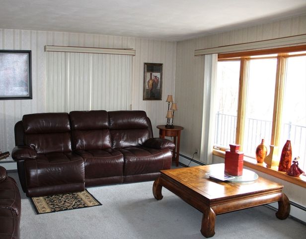 27 Old Chicopee St, Chicopee, MA 01013