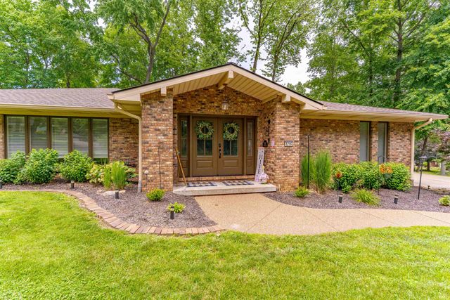8216 BERRY Drive, Evansville, IN 47710